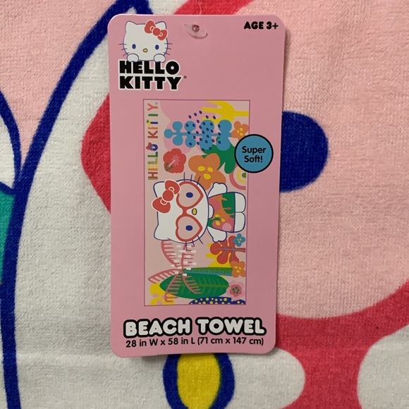 New Hello Kitty In Heart Sunglasses Large 28" x 58" Pink Beach Towel With Tag - Picture 2 of 4